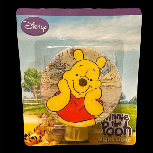 Disney Winnie the Pooh Plug in Night Light - Picture 2 of 3